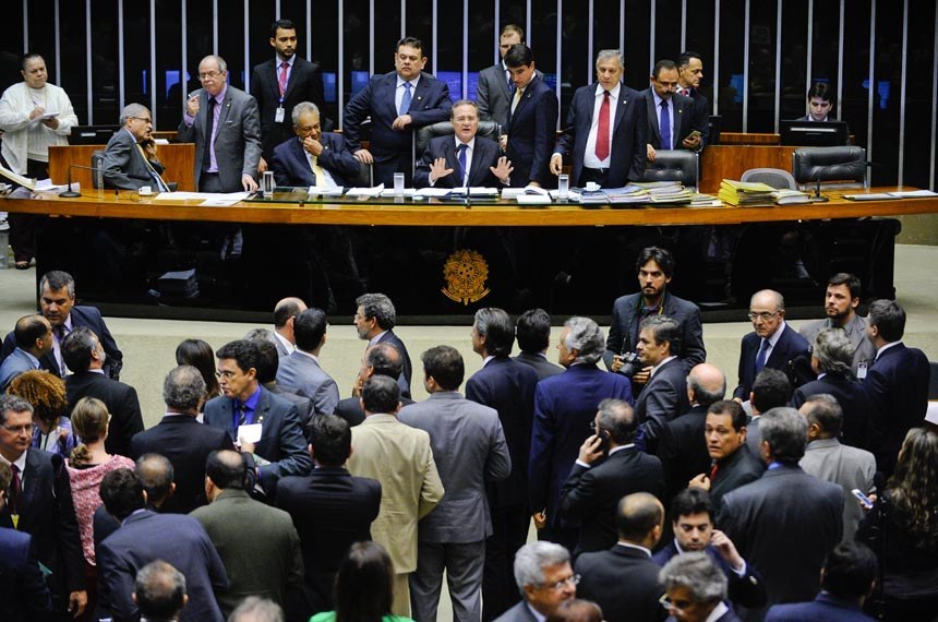 Congresso derruba veto ao projeto que eleva a 75 anos aposentadoria compulsória no serviço público